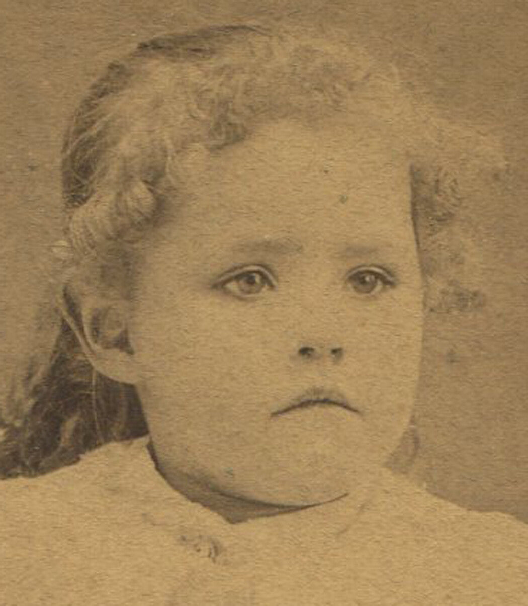 VERY YOUNG GIRL, PLOTTING WORLD DOMINATION. CABINET CARD. ARCADE, N.Y.
