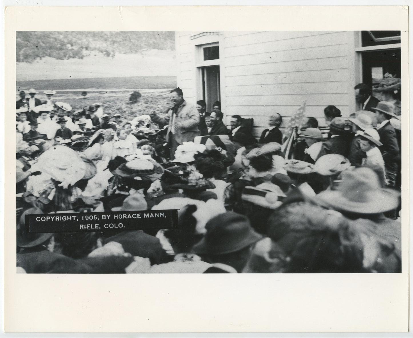 U.S. PRESIDENT THEODORE ROOSEVELT/CROWD AT SCHOOLHOUSE, 8X10 PHOTO REPRINT ONLY
