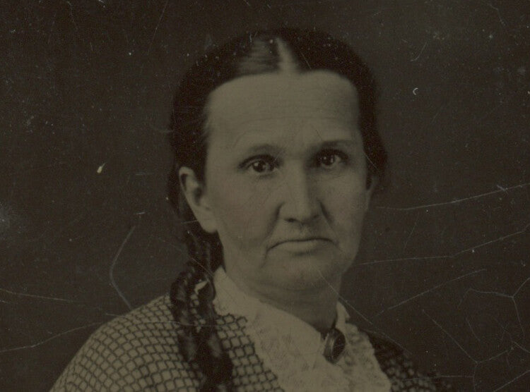 LADY W/ PRETTY DRESS, 1/6 PLATE TINTYPE