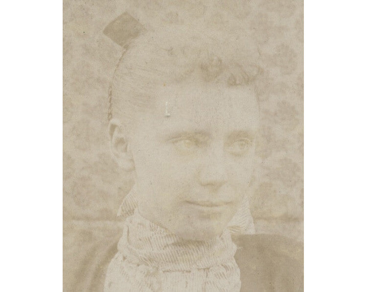 RIDGWAY, PA, STUDIO PHOTO OF A LADY W/ PRETTY DRESS