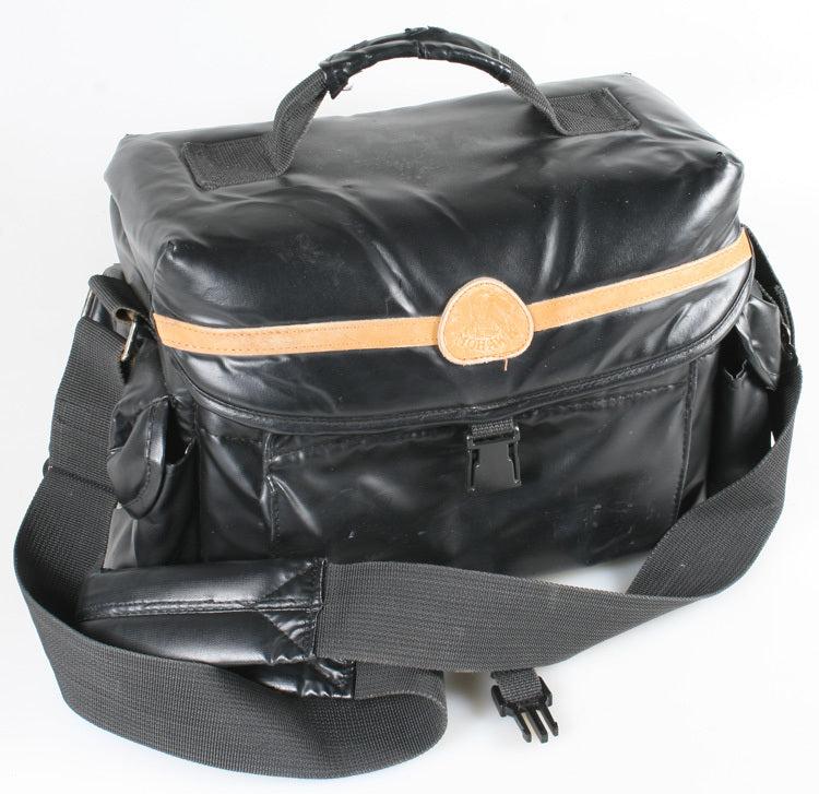 CAMERA BAG WITH SHOULDER STRAP