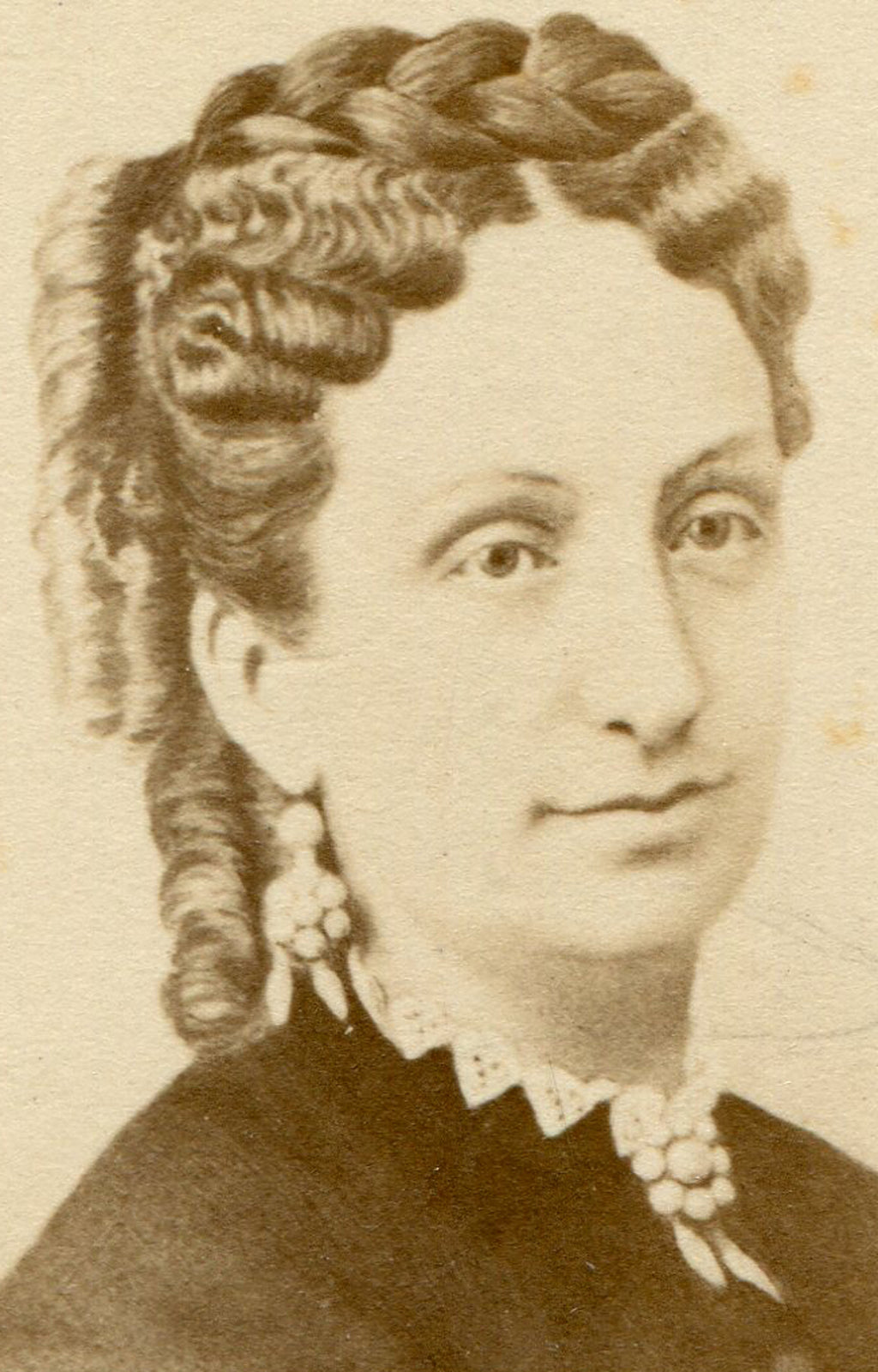 PROMINENT FRENCH FIGURE, FEMALE. ARTISTICALLY ENHANCED CDV, ID ON BACK. PARIS.