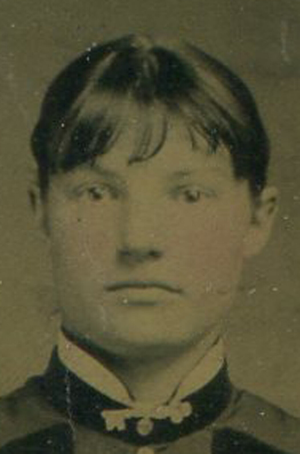WOMAN, STANDING POSE, PINKY RING. TINTED TINTYPE.