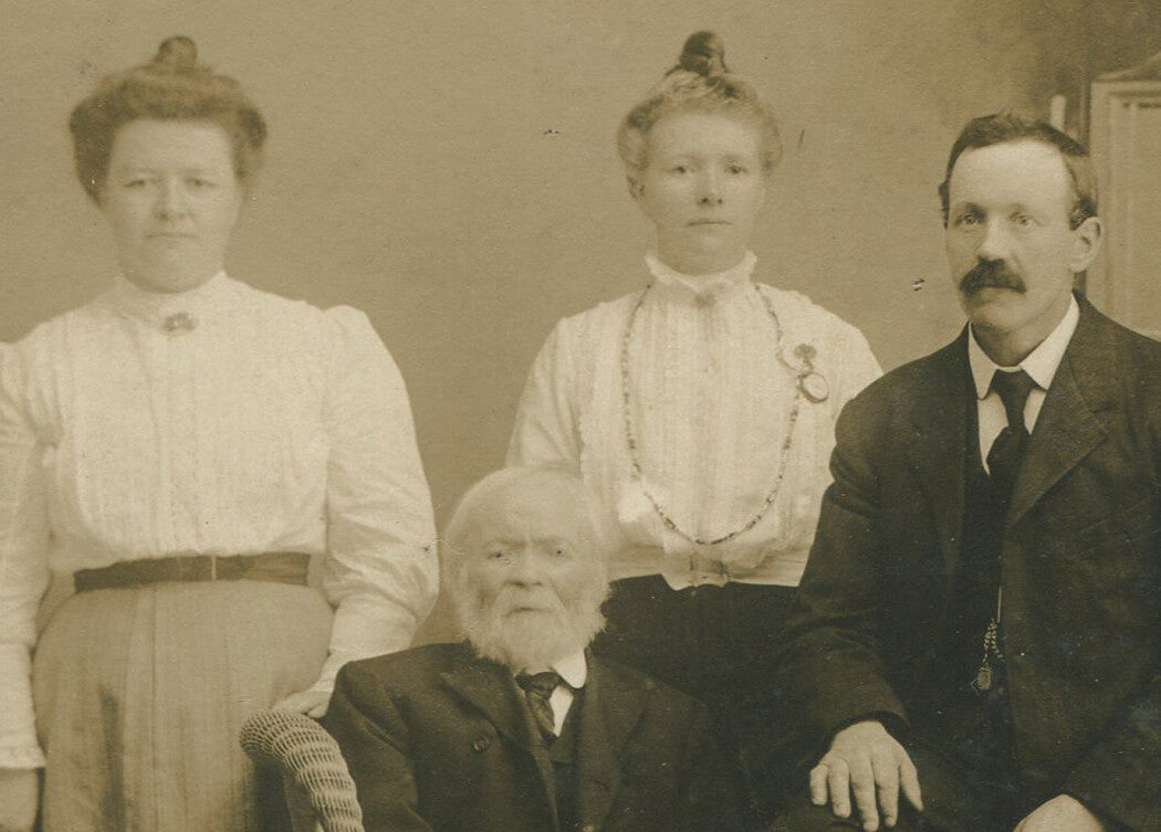 Vintage 5.5x4 in group photo: Leprechaun, women with antenna hair & confused man, original photo