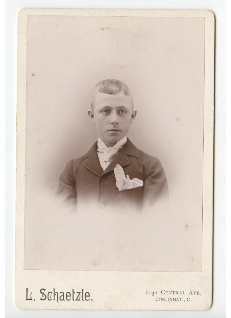 CAB CARD PHOTO OF MAN W/ HANDKERCHIEF FROM CINCINNATI, OH, BY SCHAETZLE