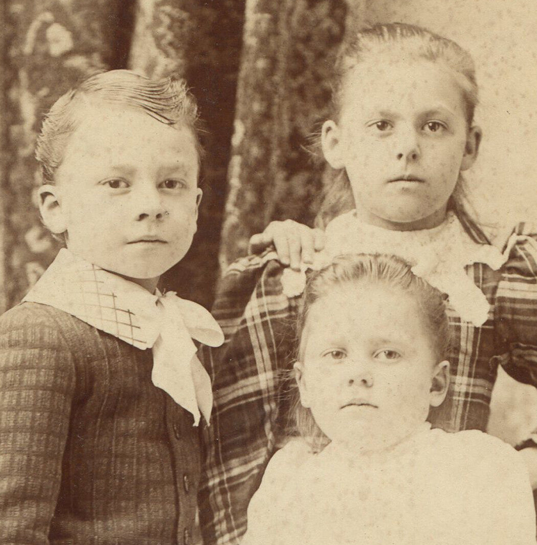 THREE YOUNG SIBLINGS BRINGING THE MEAN LOOK. CABINET CARD. SPENCER, MASS.
