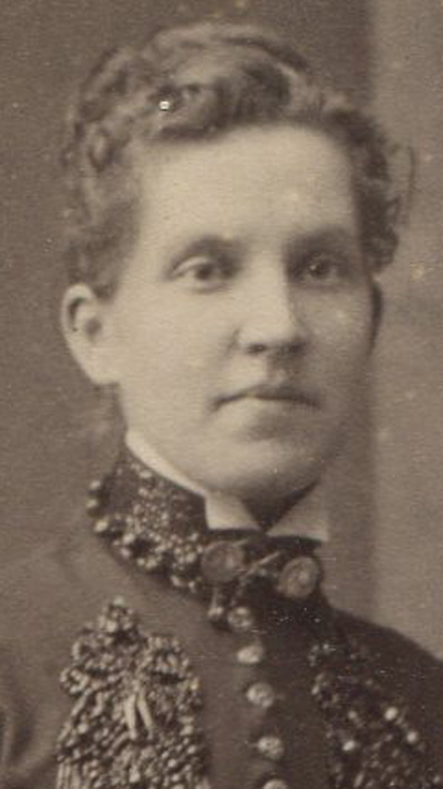 WOMAN IN ORNATE DRESS, ORNATE PAINTED BACKGROUND. CABINET CARD. CANTON, OHIO.