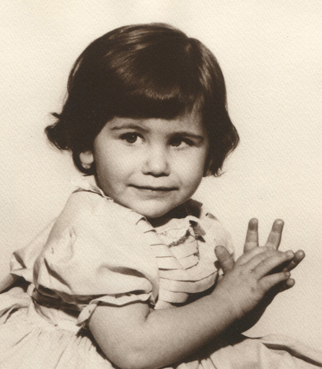 TODDLER GIRL, DARK HAIRED CUTIE. PROFESSIONAL B W 8 X 10.