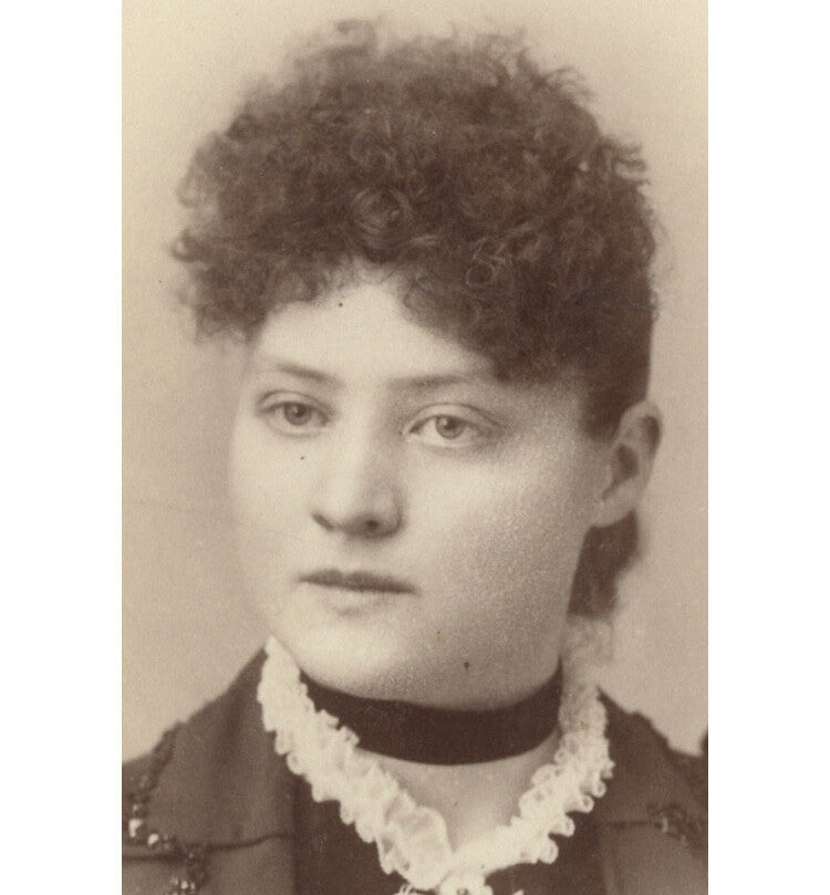 PENDLETON OR, LADY W/ PRETTY DRESS, PHOTO BY WHEELER