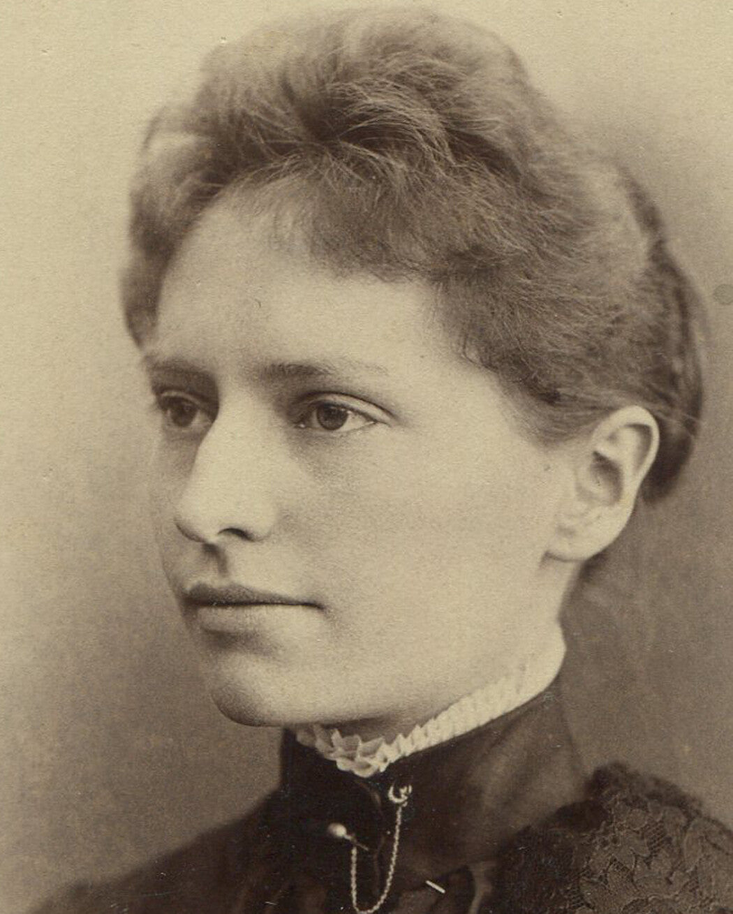 BEAUTIFUL YOUNG WOMAN. CABINET CARD BY A.F. RINEHART. DENVER, COLORADO.