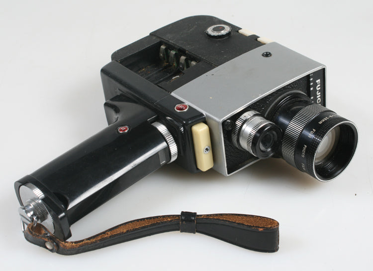 FUJICA 8 ZOOM DELUXE CAMERA