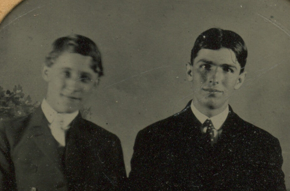 2 BROTHERS, 1/6 PLATE TINTYPE, STUDIO PORTRAIT