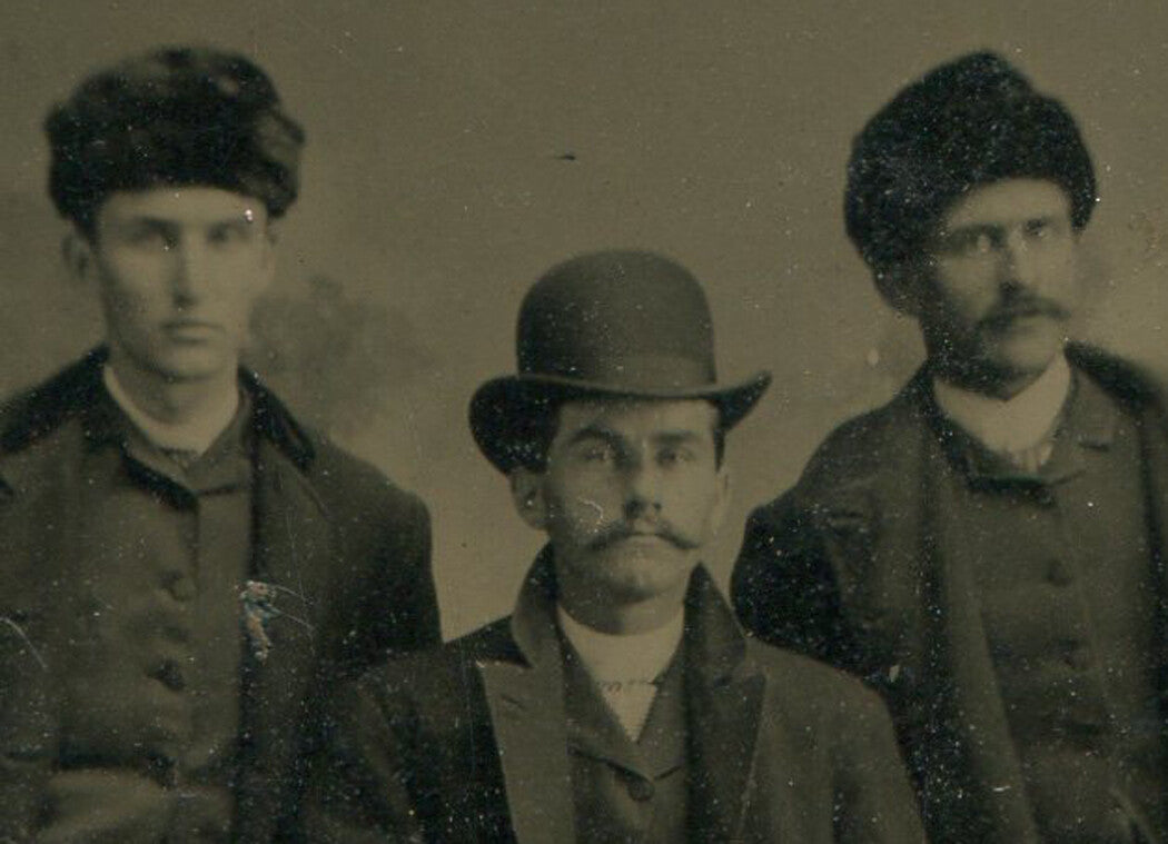 3 MEN, 2 COSSACK HATS, 1 BOWLER HAT. VERY INTERESTING PHOTO. TINTYPE.