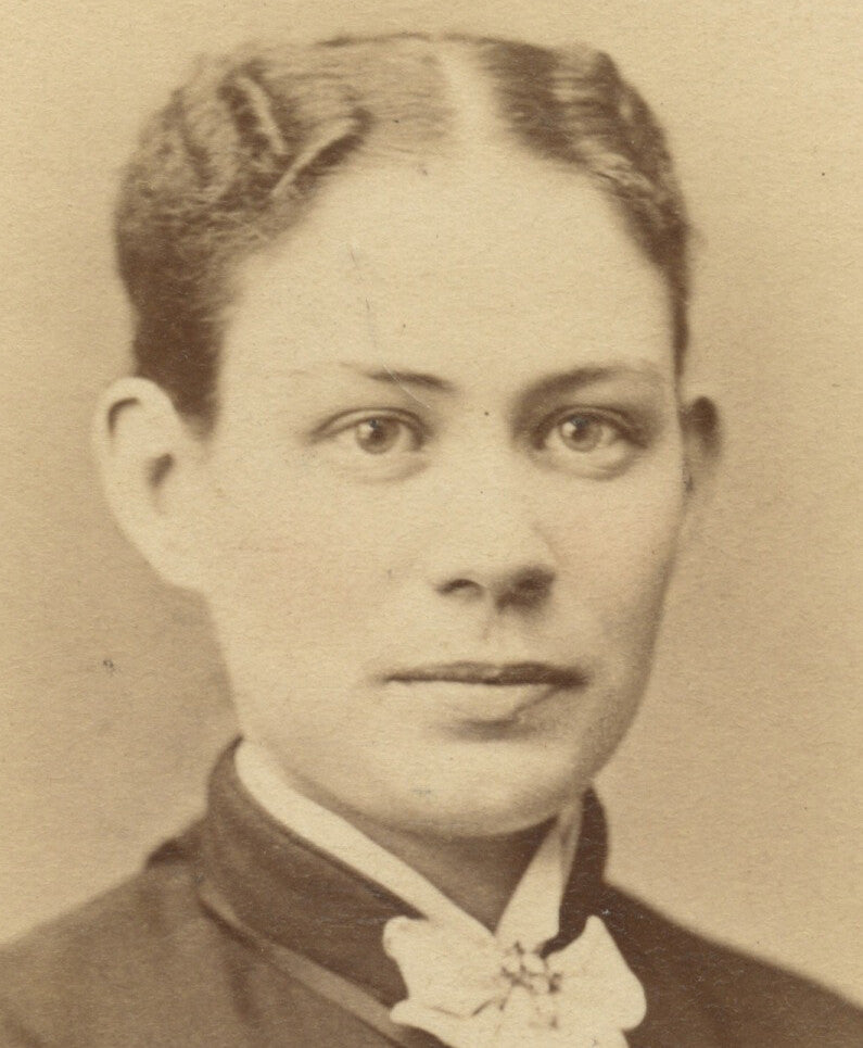 FROM HUNTINGDON, PA, PHOTO OF LADY W/ PRETTY DRESS