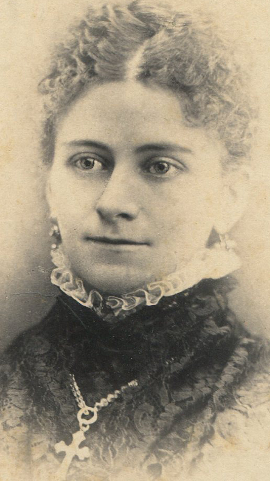 Vintage crucifix portrait: Pretty Woman with Curly Hair - cabinet card, Stockton, two-view original photo