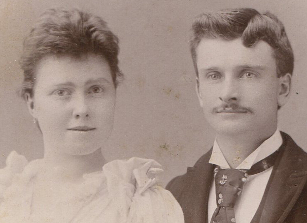 WOMAN W UNNAMED HUSBAND. AHEAD OF HER TIME. CABINET CARD. SABINA, OHIO.
