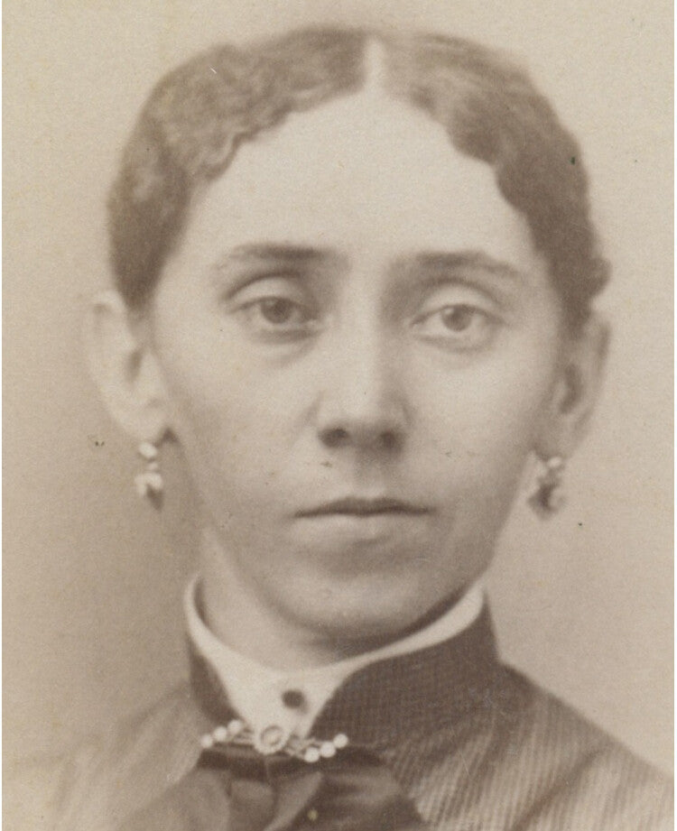 FROM PORTLAND, ME, PHOTO OF LADY W/ PIN + BOW