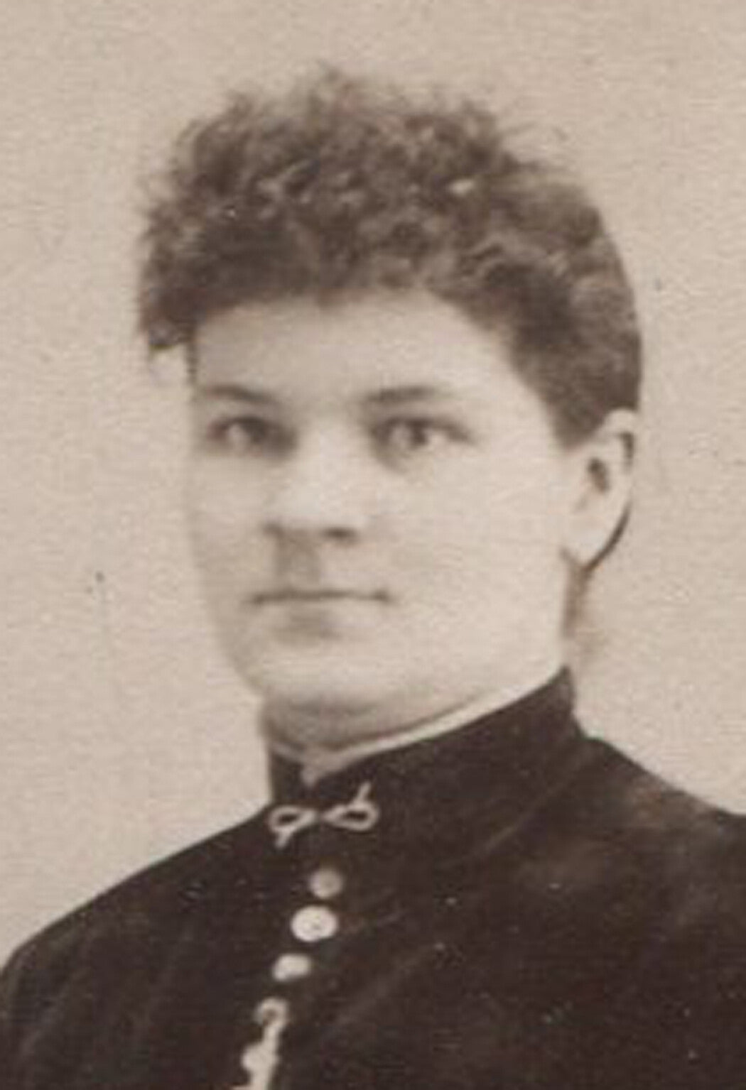 WOMAN, VELVET DRESS, TIGHT BUTTONS. CABINET CARD. AKRON, OHIO.