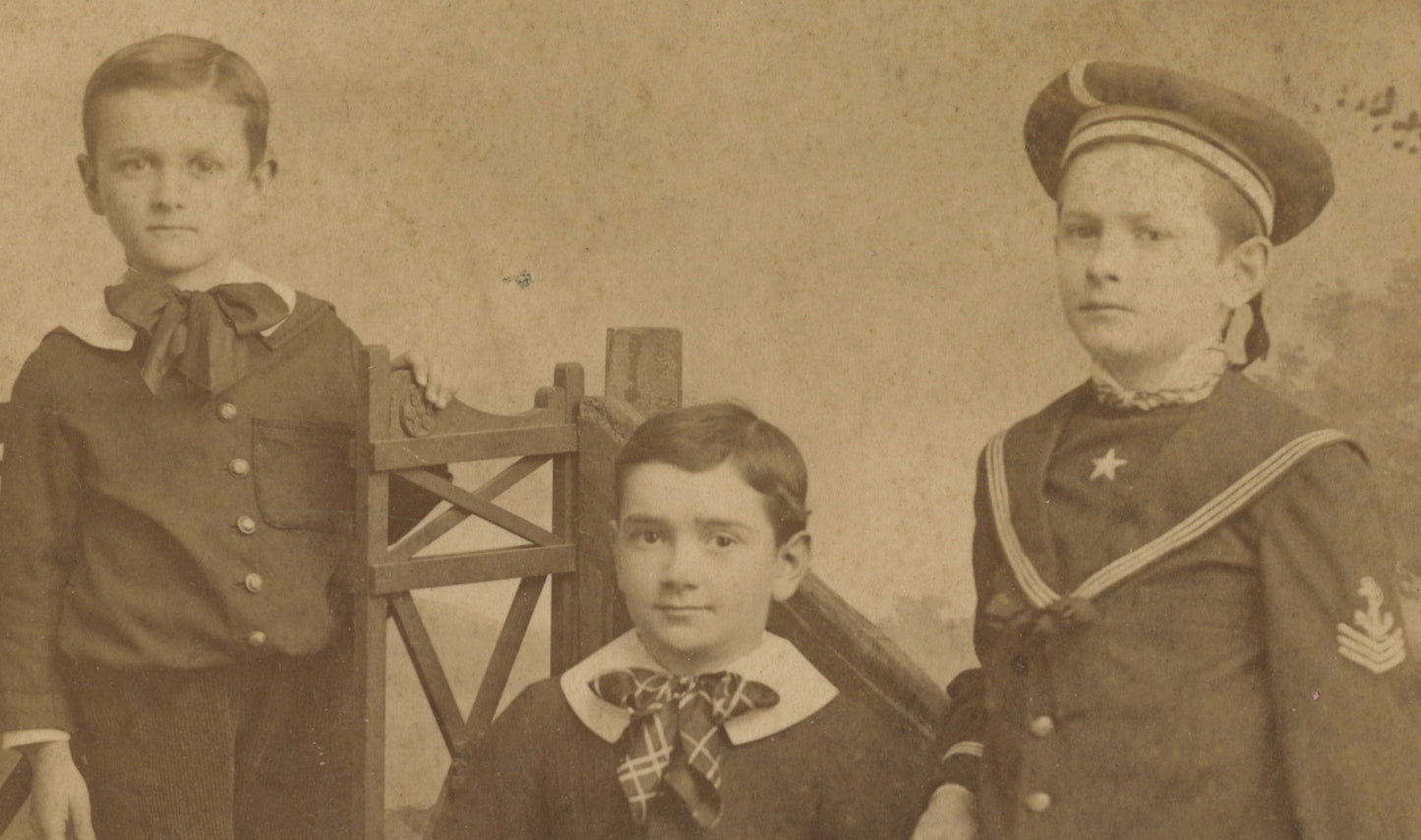 PHILLIPSBURG, NJ, PHOTO 3 BOYS/BROTHERS GREAT OUTFITS