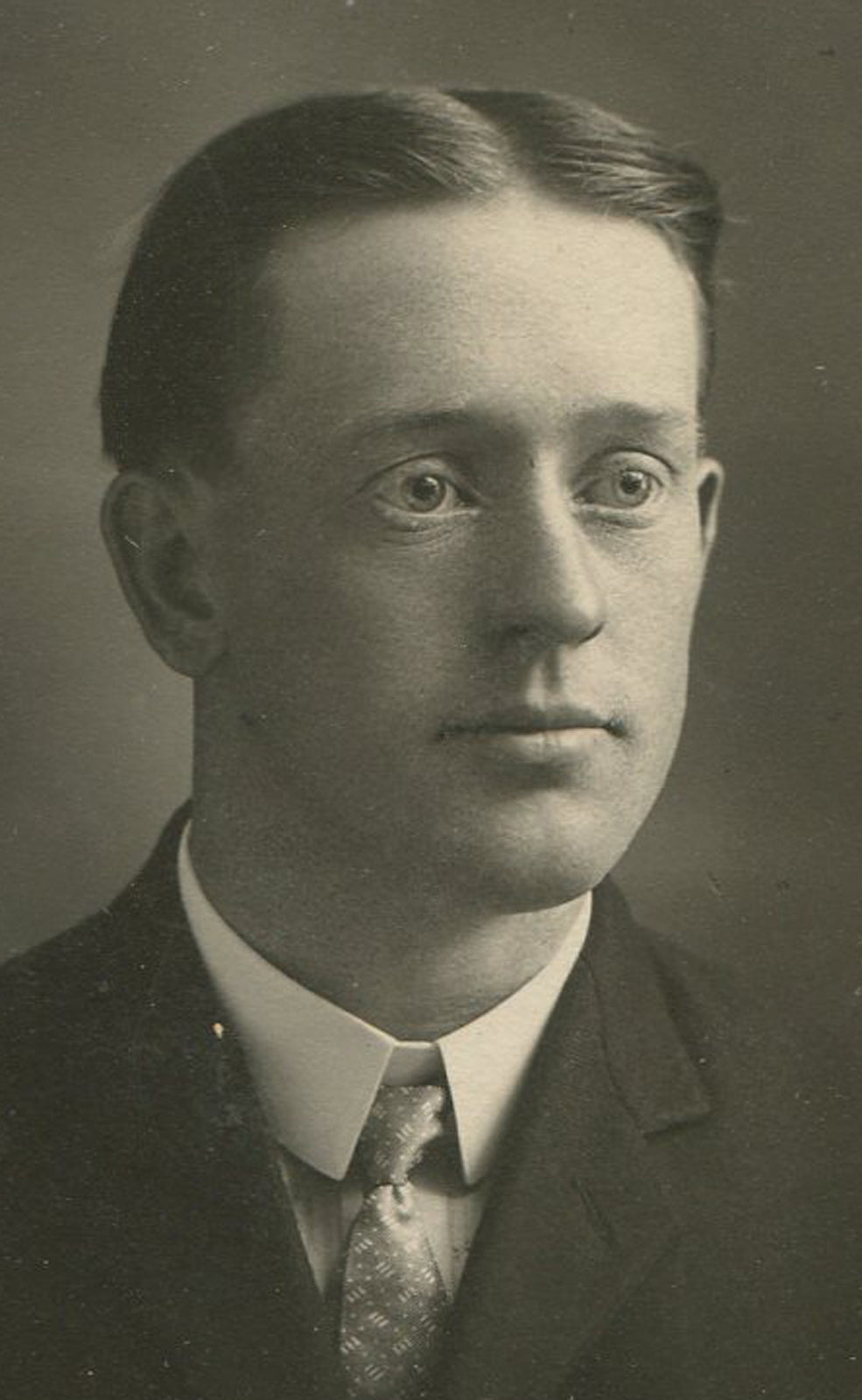 Vintage silver print oval photo 1900 - Young man with slicked-back hair on cabinet card 7x5, original