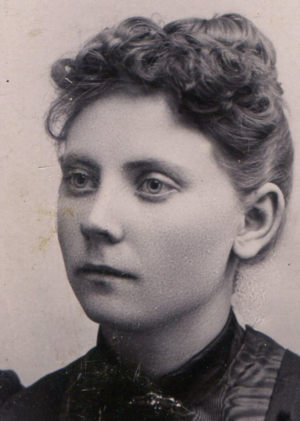 WOMAN, SLIGHTLY TURNED UP NOSE. CDV. ESKILSTUNA, SWEDEN.