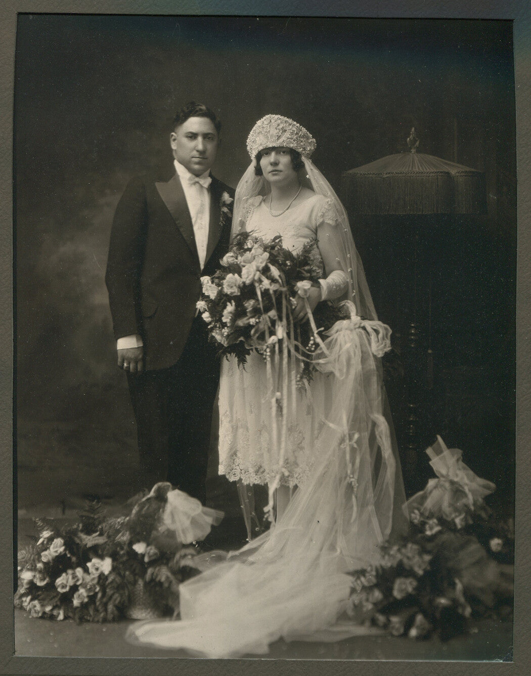 BRIDE AND GROOM WEDDING PORTRAIT. 10 X 8 SILVER PRINT IN FOLDER. PGH, PA. 1920s