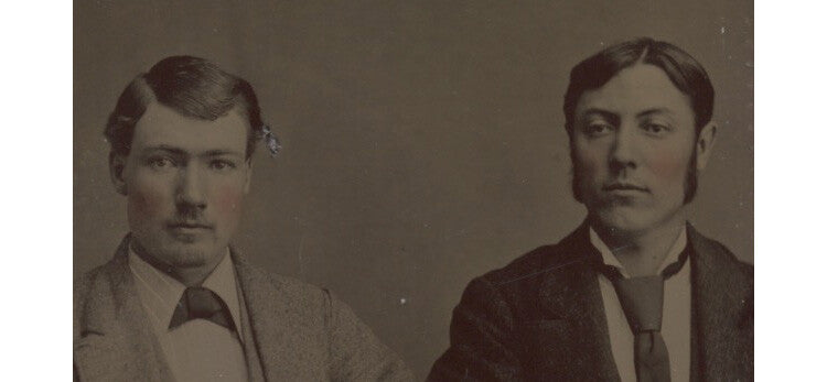 2 MEN/BROTHERS, NICE SUITS, 1/6 PLATE TINTYPE STUDIO PORTRAIT