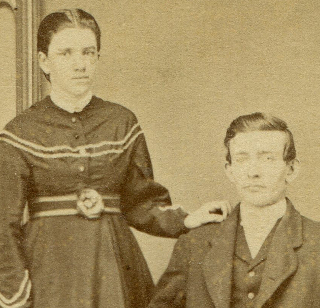 WOMAN POSED LIKE A BOSS W/ HAND ON HUSBANDS SHOULDER. CDV. GENESEO, ILL.