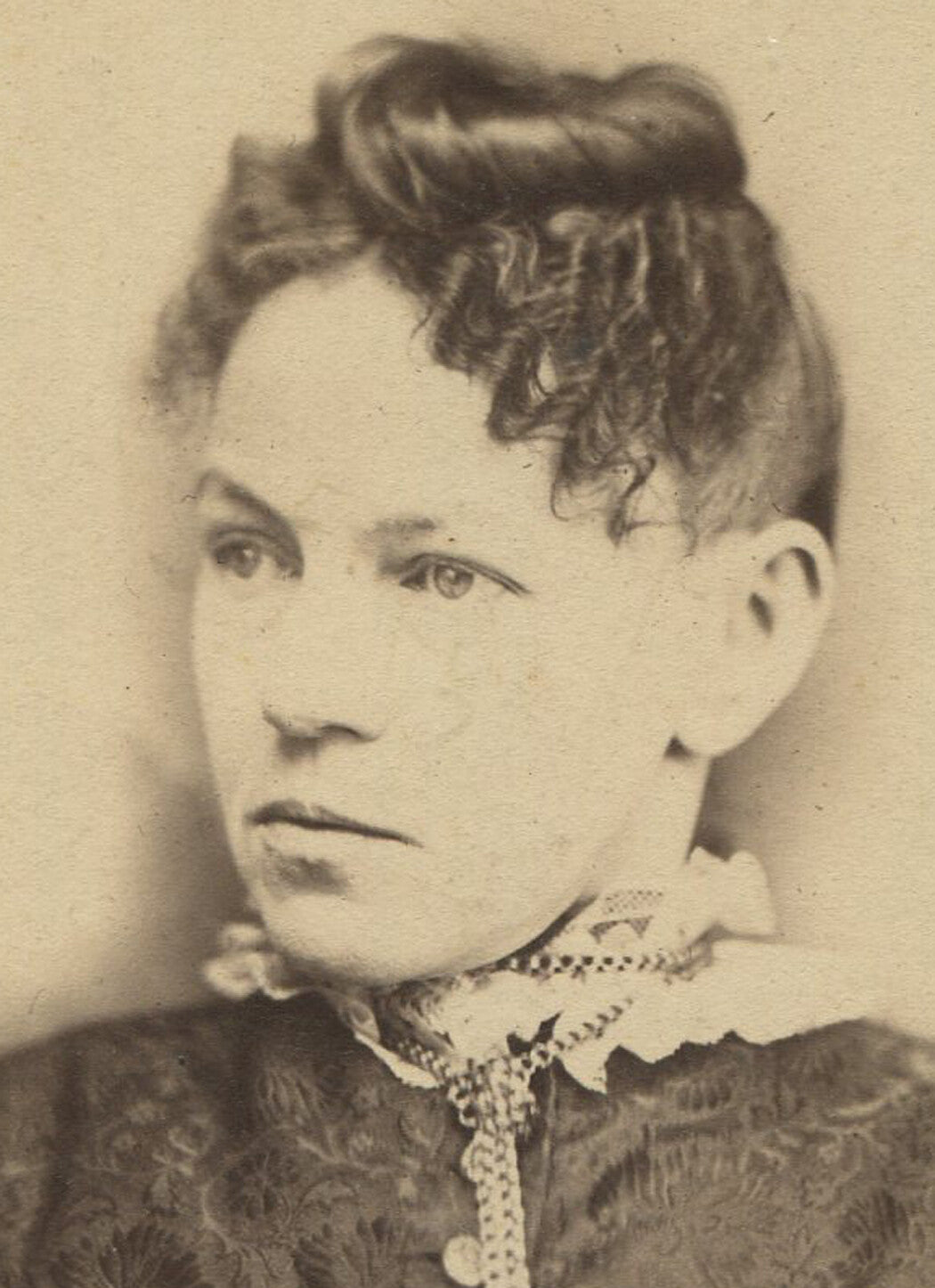 WOMAN WITH STARTLING SCARY HAIRSTYLE. CABINET CARD.
