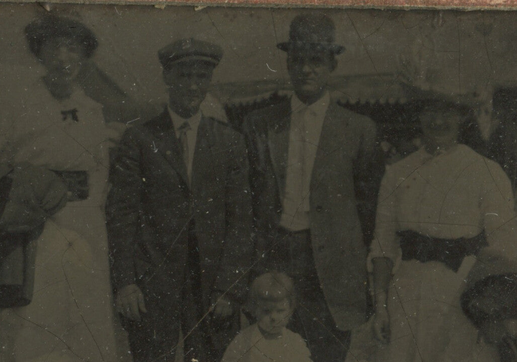 FAMILY OUTDOOR PHOTO 1/9 PLATE TINTYPE