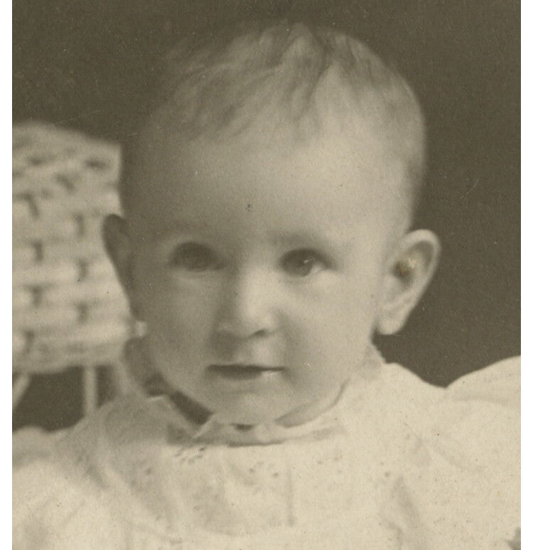 FROM WINONA, MINN, PHOTO OF CUTE ALERT BABY ON CHAIR