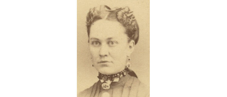 STUDIO PORTRAIT LADY W/ PRETTY DRESS