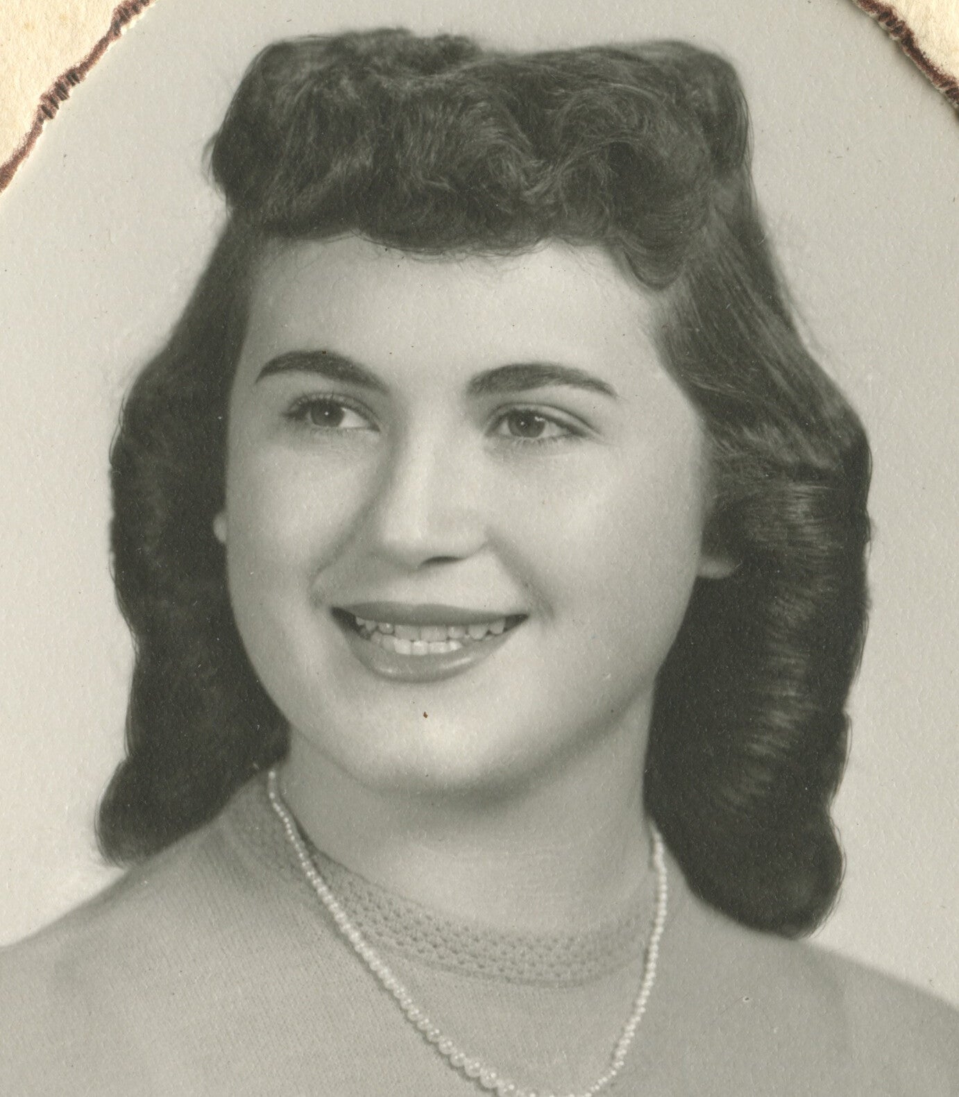 STUDIO PHOTO SMILING LADY W/ PEARL NECKLACE