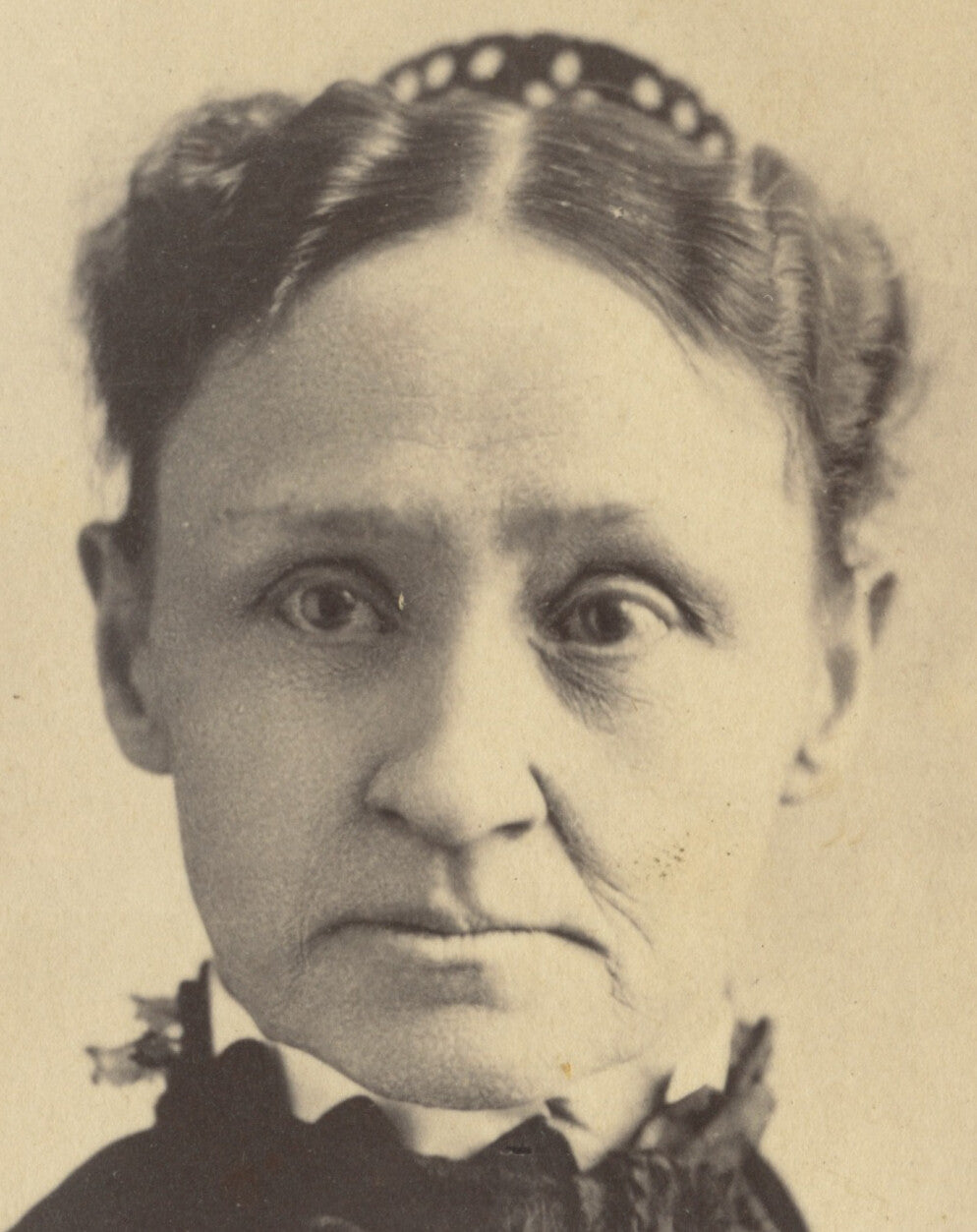FROM BUFFALO, NY, 1880 PHOTO W/ WRITING ON BACK, LADY W/ PRETTY DRESS