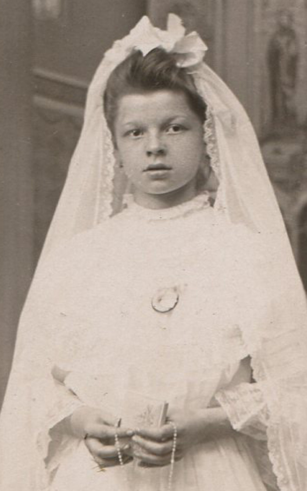 GIRL IN COMMUNION DRESS W ROSARY BEADS. ALLEGHENY, PA.