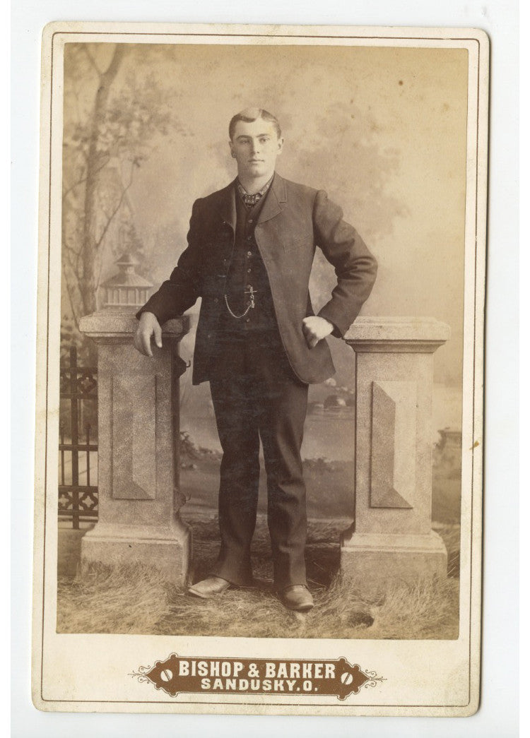 CAB CARD PHOTO MAN FROM SANDUSKY, OH, BY BISHOP, CHERUB GRAPHIC BACK