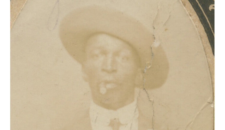 AFRICAN AMERICAN MAN SMOKING CIGAR, PHOTO