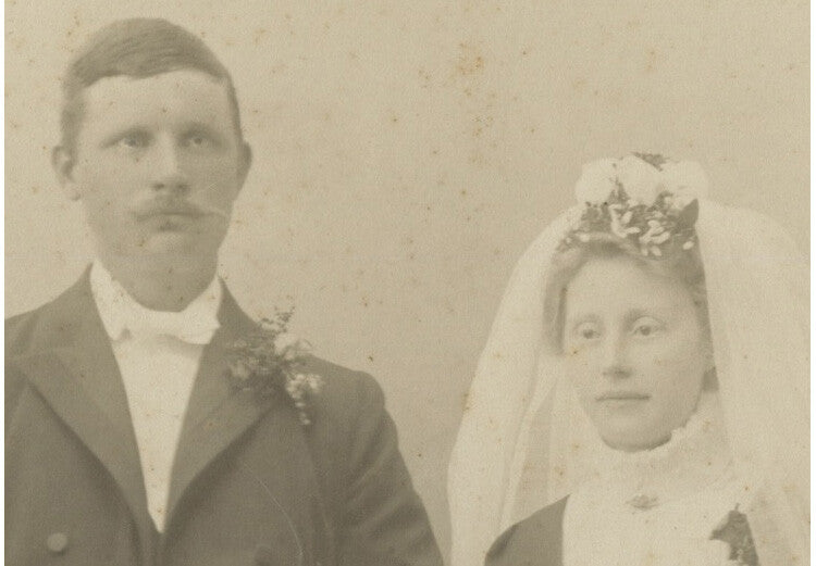 MOLNDAL, SWEDEN, MAN + WIFE, WEDDING PHOTO