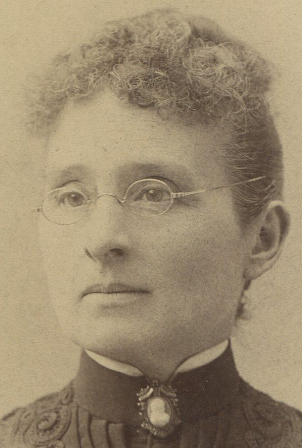 WOMAN WITH GLASSES, FRIZZY HAIR. CABINET CARD. SPENCER, MASS.
