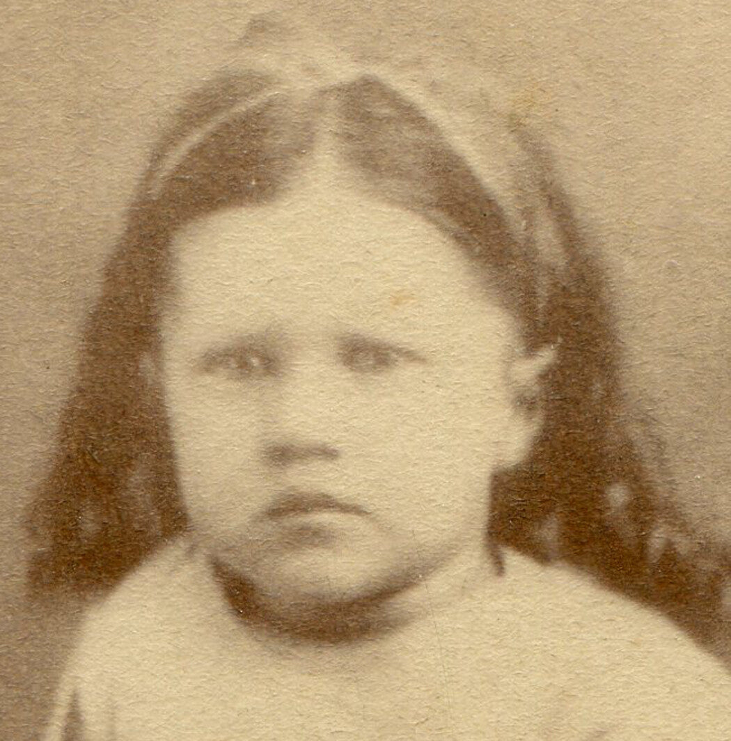 VERY SERIOUS LOOKING DARK HAIRED LITTLE GIRL. CDV.