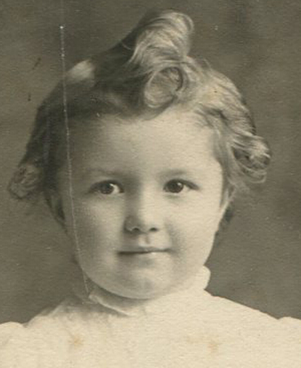 VERY YOUNG CHILD, KEWPIE DOLL CURL. STANDING ON CHAIR. CUTE.