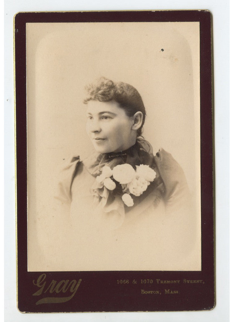 CAB CARD PHOTO LADY FROM BOSTON, MASS, PORTRAIT BY GRAY
