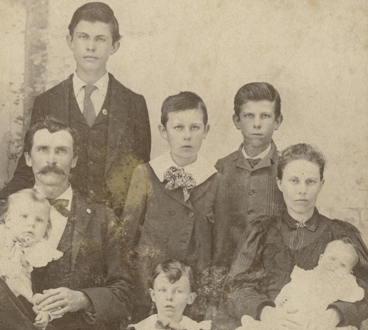 GROUP PHOTO PARENTS + 6 CHILDREN TULL? FAMILY PORTRAIT