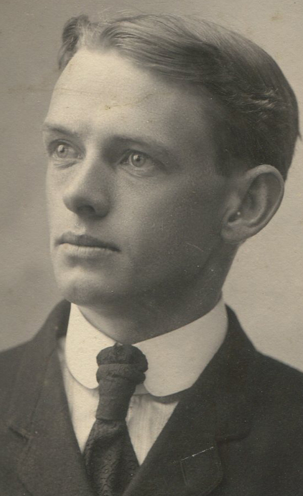 Vintage silver print portrait, startled man with pale eyes, circa 1890, 8x6 photo card