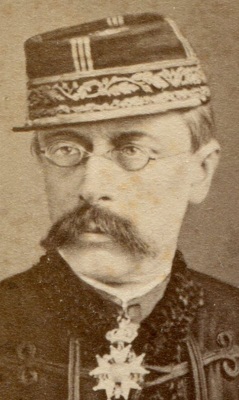 FRENCH MILITARY OFFICER IN ORNATE UNIFORM, EYE GLASSES. CDV.
