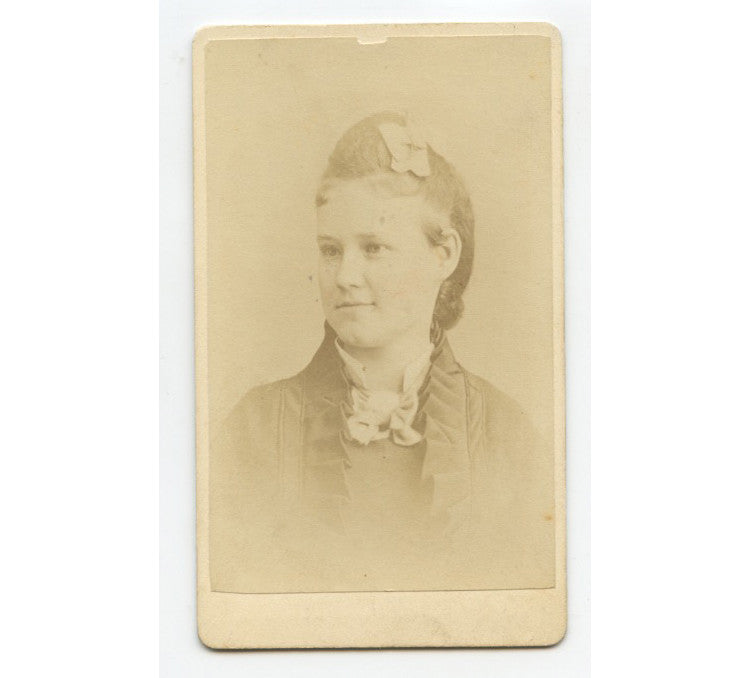 LADY FROM PHILLY, PA, CDV STUDIO PORTRAIT BY ISAAC