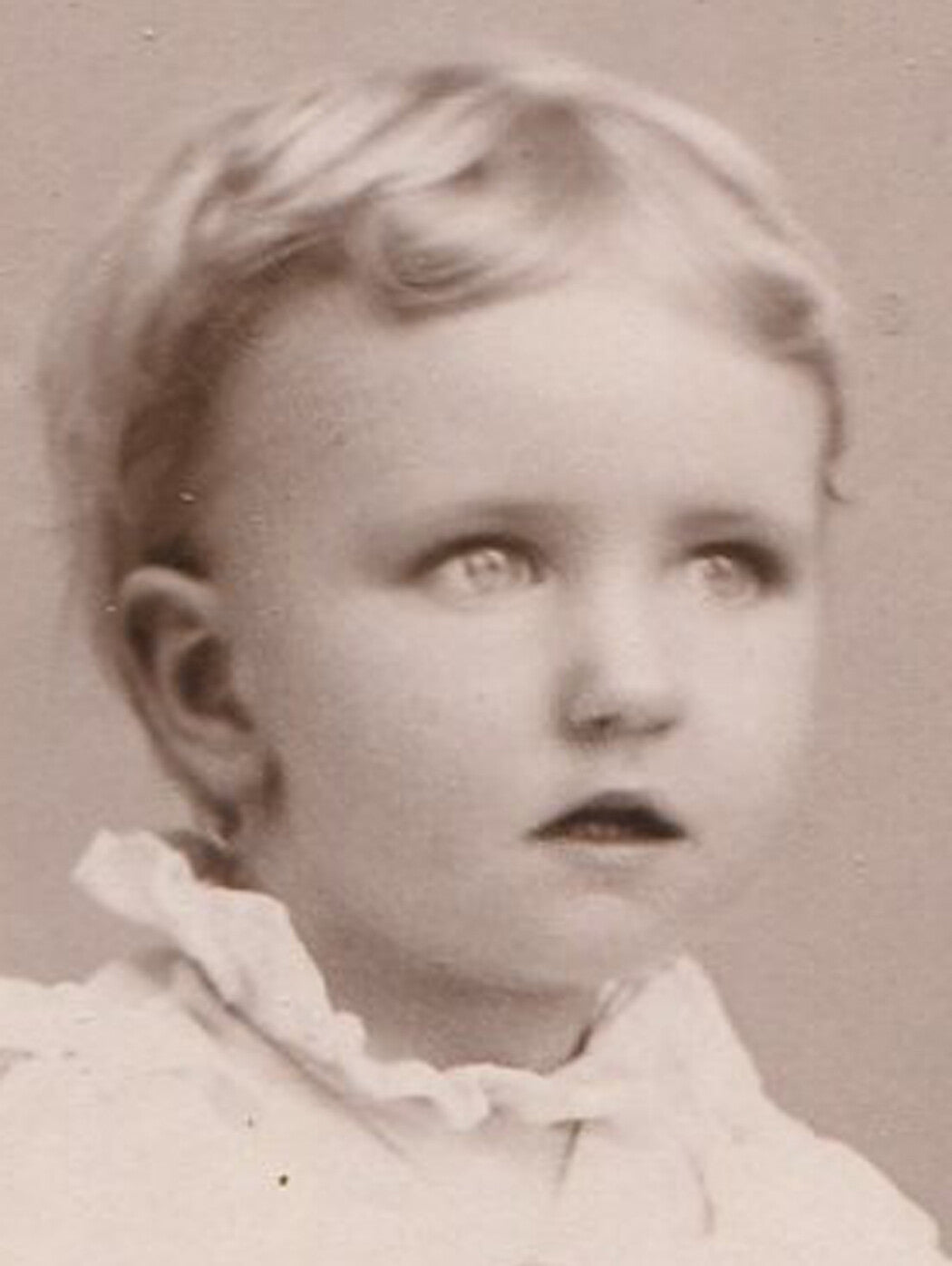 BEAUTIFUL CHILD HOLDING TOY. CABINET CARD. BANCROFT, IOWA.