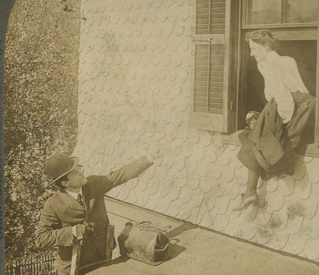 ELOPING COUPLE LEAVING THROUGH WINDOW. COMEDY STEREOVIEW.