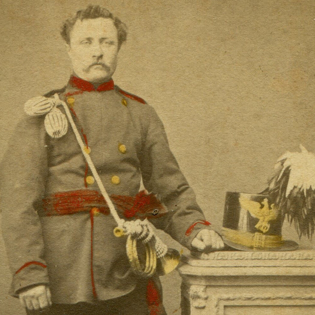 MAN IN UNIFORM, PARADE HAT AND HORNE. TINTED CDV. GERMANY.