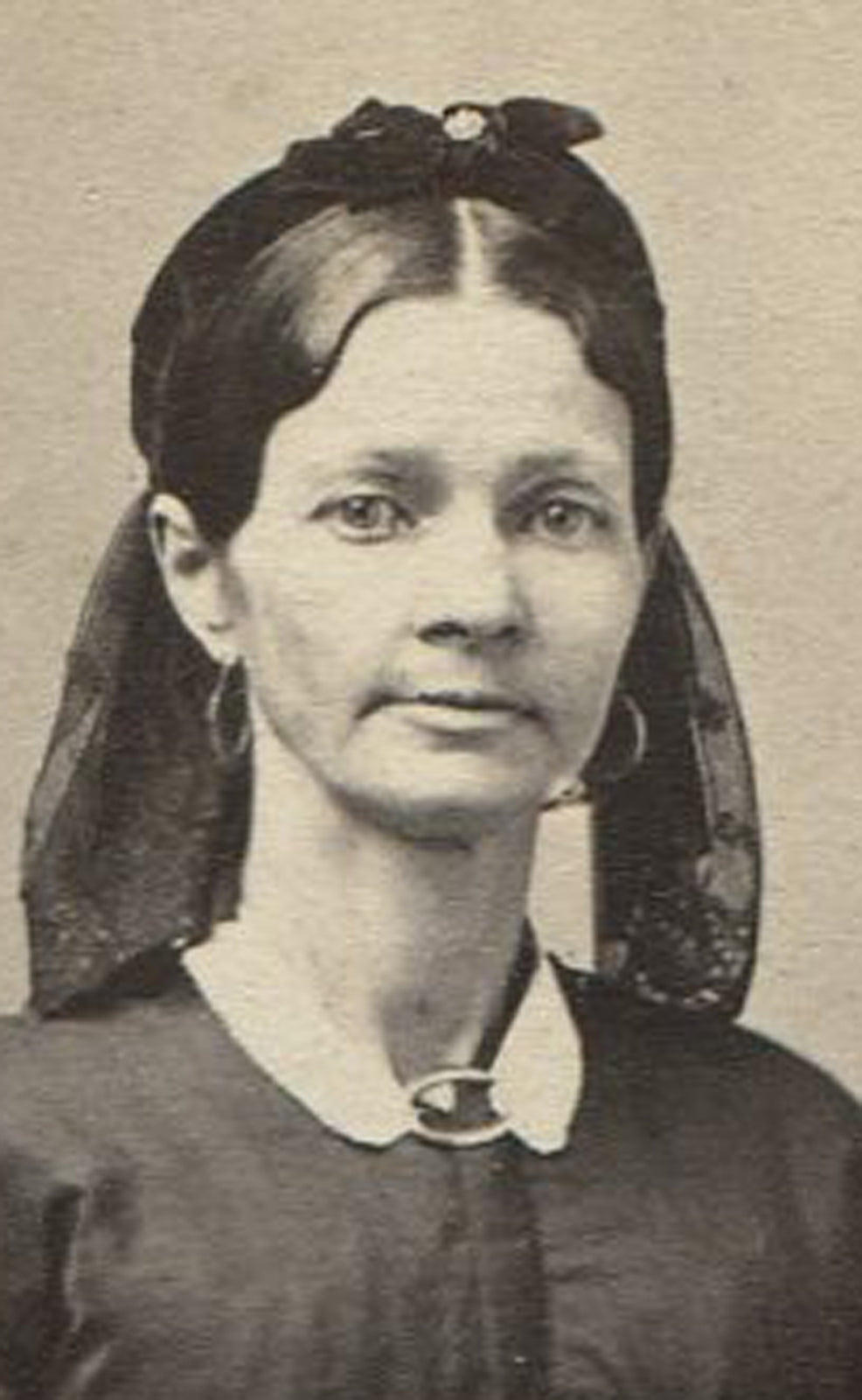 VERY THIN, LONG NECK WOMEN. CDV, PITTSBURGH, PA.